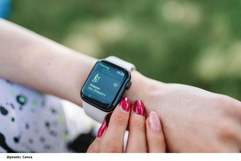 Apple Watch Series 10 7 novedades que transforman su bienestar 2 apple watch series 10 en la piscina