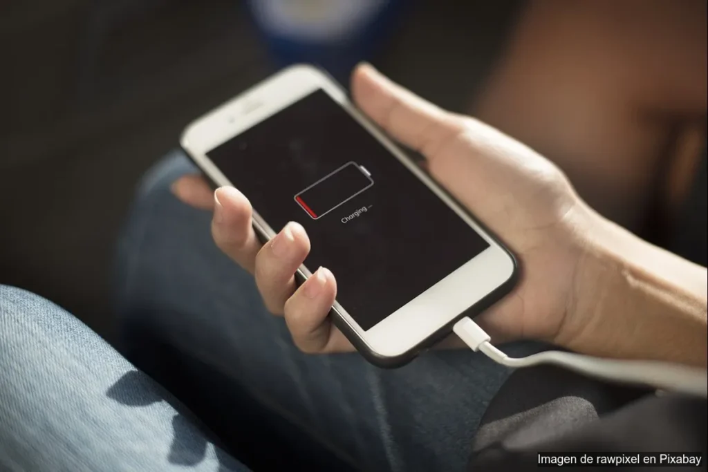 5 trucos para alargar la vida de la batería de tu celular (sin apps milagrosas) 2 Acelera el arranque: menos procesos, más velocidad