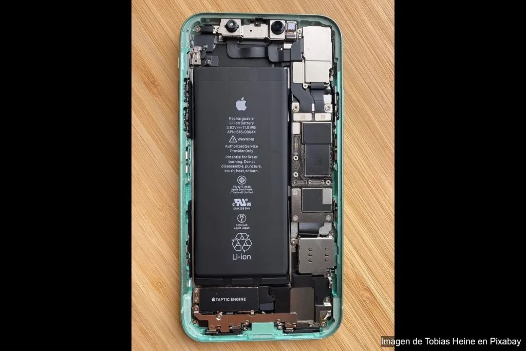 5 trucos para alargar la vida de la batería de tu celular (sin apps milagrosas) 3 Cuida la temperatura y el entorno físico